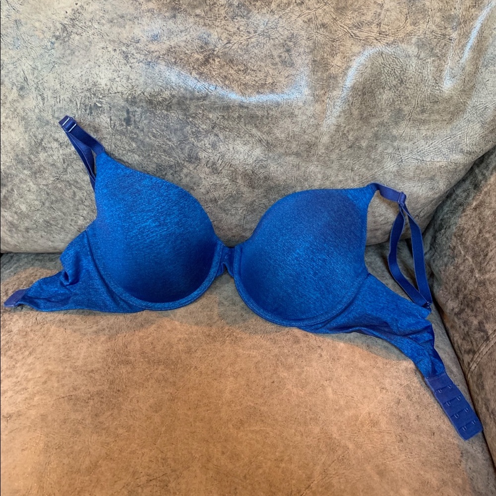Victoria’s Secret 32DD bra